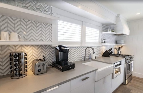Nantucket Town Cottage | LUXURIOUS Breathtaking Harbor Views!