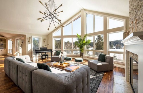 Saint-Faustin-Lac-Carre Ski Chalet | LUXURIOUS COTTAGE- Mt-TremblantArea/Ski/Lake/Spa