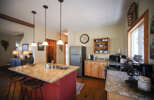 Sky Valley Cabin | Luxurious Cabin with Stunning Mountain Views and Outdoor Fireplace in Sky Valley