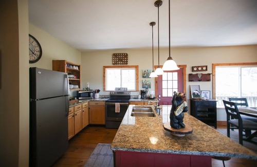 Sky Valley Cabin | Luxurious Cabin with Stunning Mountain Views and Outdoor Fireplace in Sky Valley