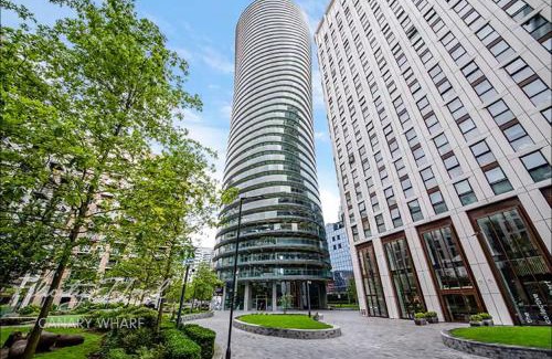 Isle of Dogs Apartment | Luxurious Canary Wharf Aptartment - Outstanding City View!