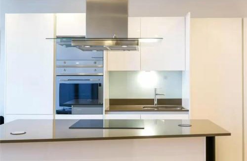 Isle of Dogs Apartment | Luxurious Canary Wharf Aptartment - Outstanding City View!