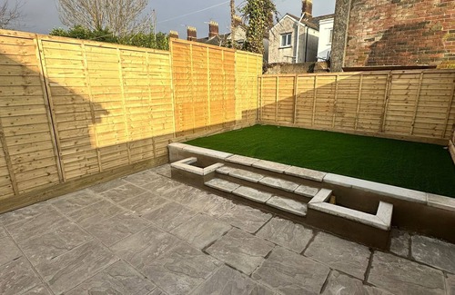 Adamsdown House | Luxurious Central 5 Double Bedroom Home | 3 Floors