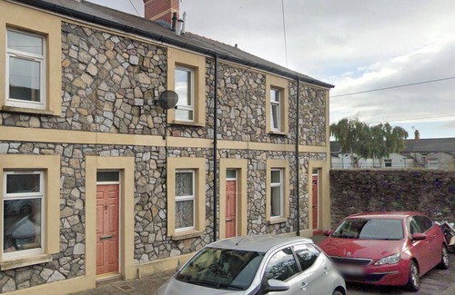 Adamsdown House | Luxurious Central 5 Double Bedroom Home | 3 Floors