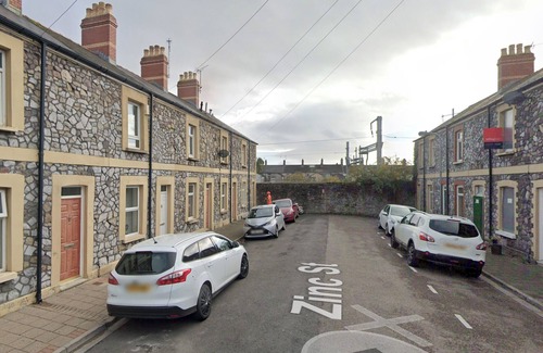 Adamsdown House | Luxurious Central 5 Double Bedroom Home | 3 Floors