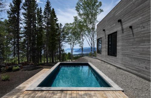 La Malbaie Ski Chalet | Luxurious Chalet with Pool, Sauna, Spa & Amazing View