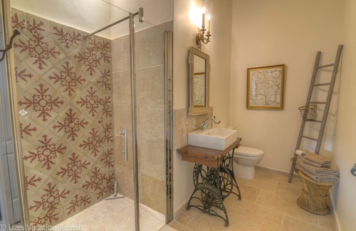 Uzes Apartment | Luxurious & comfortable apartment overlooking the Place aux Herbes