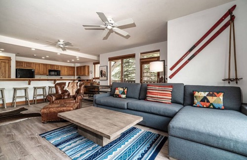 Edwards Condo | Luxurious Condo Gated Community Pool Hot Tubs