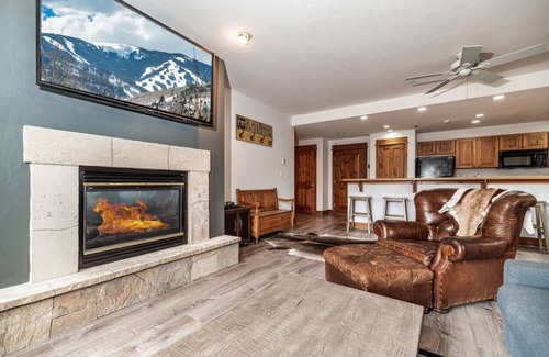 Edwards Condo | Luxurious Condo Gated Community Pool Hot Tubs