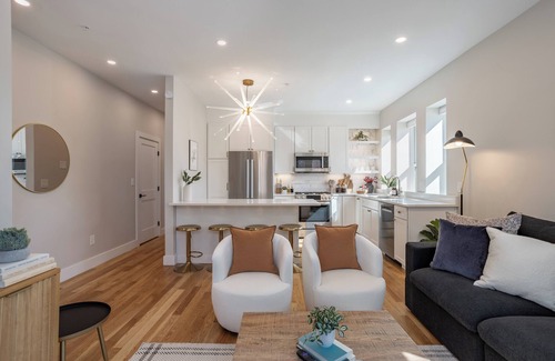 Wellington-Harrington Condo | Luxurious Condo near MIT, Harvard & the T+ Parking