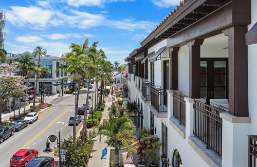 Redevelopment Area Condo | Luxurious Condo on Downtown Fifth Ave