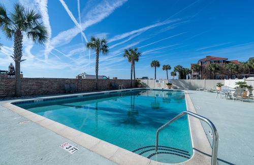 South of Broad Condo | Luxurious Condo with Stunning Views of Charleston
