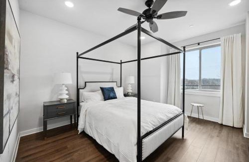 Mantua Apartment | Luxurious Condo with Rooftop and Parking near University City