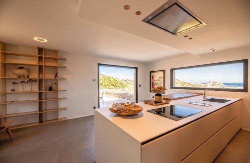 Calvi Villa | Luxurious contemporary villa with exceptional view over the bay of Calvi!