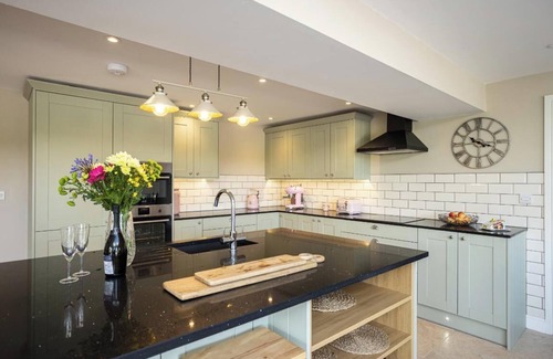 Oswestry House | Luxurious countryside retreat set in 9 acres of land, featuring a games room and hot tub