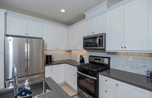 Ontario Apartment | Luxurious Cozy Ontario Home Ideal Family Retreat