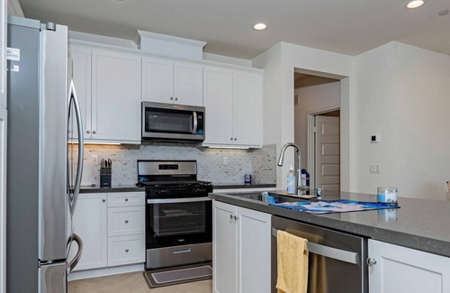 Ontario Apartment | Luxurious Cozy Ontario Home Ideal Family Retreat