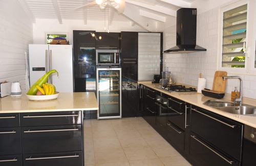 Saint-Francois House | Luxurious Creole family villa with private pool, jacuzzi and tropical garden
