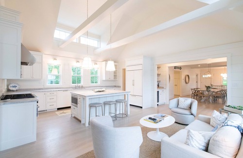 Nantucket Town House | Luxurious Designer Home, Cliff Area, Walk to Town, Pool