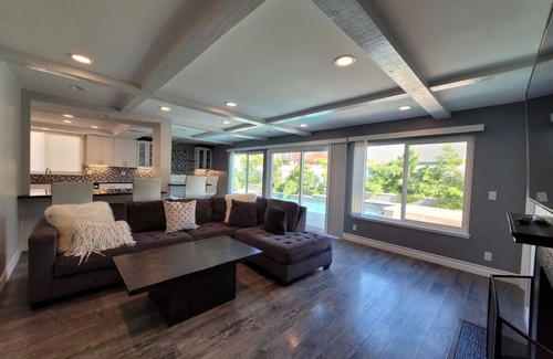 Santa Ana House | Luxurious Disneyland Pool Vacation House