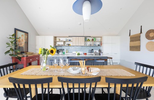 Portreath House | Luxurious Dog Friendly 5 Star Hot Tub Heaven By The Beach with Amazing Sea Views