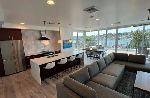 Eastlake Apartment | Luxurious Eastlake apartment