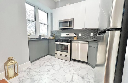 Mott Haven Apartment | Luxurious & Elegant Large Private HOME, 3baths, CentralAC, Washer/Dryer, Parking