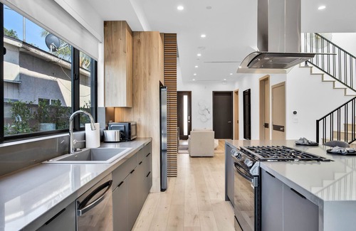 Riverside Rancho House | Luxurious-Exquisite Modern Home - Burbank Studios