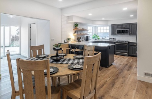 Hayden House | Luxurious Farmhouse on Acreage! Near Silverwood