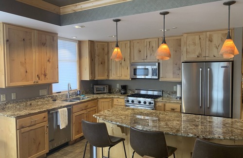 Dover Bay Condo | Luxurious first floor Dover Bay condo on the shore of Pend Orielle River.