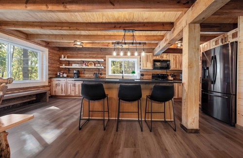 Nashport Cabin | Luxurious Forest Getaway at Historic Baughman Park New Log Cabin 2
