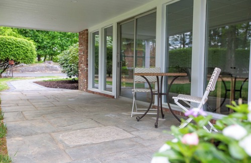 Andover House | Luxurious, fully renovated 5 bedroom home great indoor & outdoor living spaces