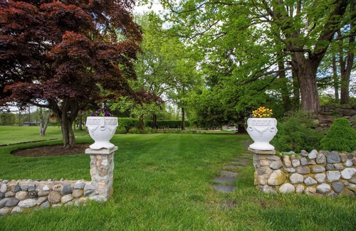 Andover House | Luxurious, fully renovated 5 bedroom home great indoor & outdoor living spaces