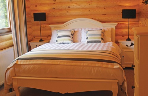 Carlton-in-Cleveland Cabin | Luxurious real log lodge.