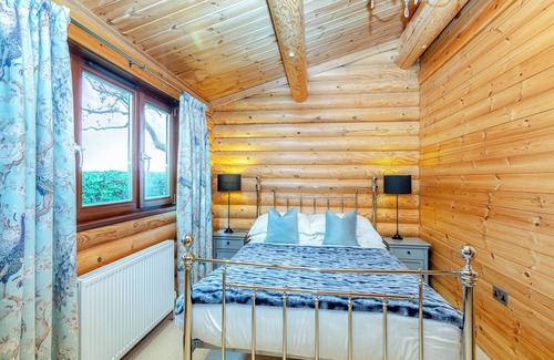 Carlton-in-Cleveland Cabin | Luxurious real log lodge.