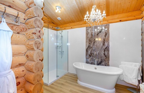 Carlton-in-Cleveland Cabin | Luxurious real log lodge.