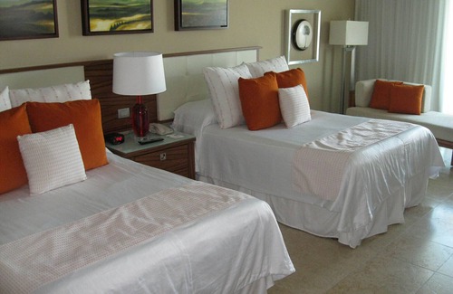 Villa Juarez Resort | Luxurious Grand Bliss, fine restaurants, free golf, beach club, Cirque du Soleil