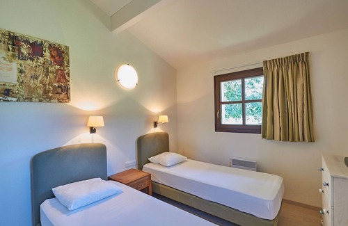 Salles Villa | Luxurious ground-floor villa on castle estate with fireplace