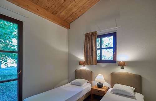 Salles Villa | Luxurious ground-floor villa on castle estate with fireplace
