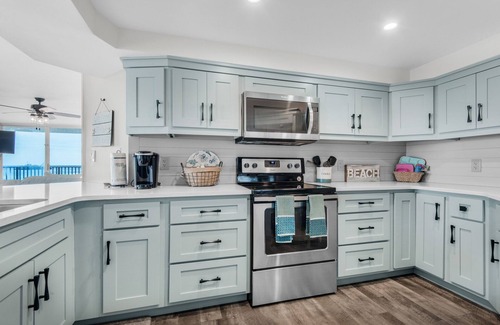 Thomas Drive Condo | 🌴Luxurious-Gulf FRONT-TWO Large Gulf Front Pools-2BR Summerhouse 106🌴