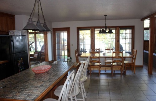 Spicer House | Luxurious handicapped accessible Home on Crystal Clear Green Lake in Spicer, MN