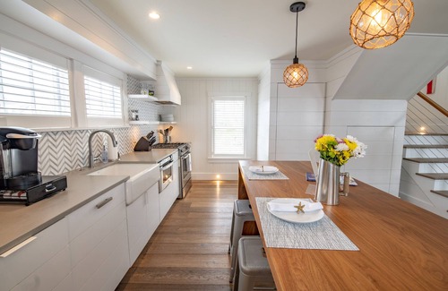 Nantucket Town Cottage | Luxurious Harbor View "Lilly" Cottage! Walk & Bike To Everything!