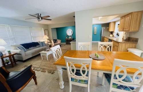 Port Charlotte House | Luxurious Haven: Poolside Paradise for 11, Steps from Punta Gorda's Best!