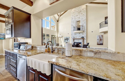 Dripping Springs House | Luxurious Hill Country Retreat With Pool and Firepit!