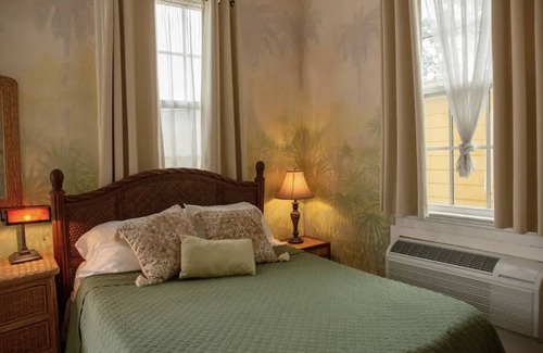 Faubourg Marigny Bed & Breakfast | Luxurious home blocks from the French Qtr with heated pool, hot tub.