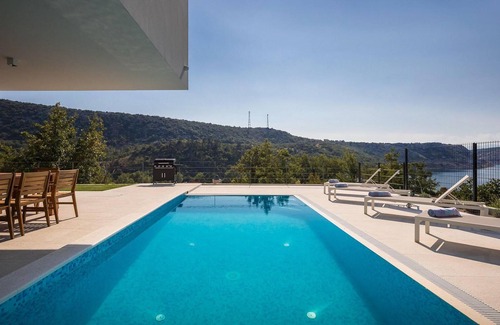 Bakarac House | Luxurious home in Bakarac