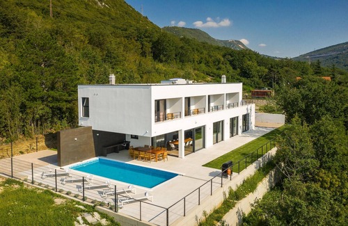 Bakarac House | Luxurious home in Bakarac