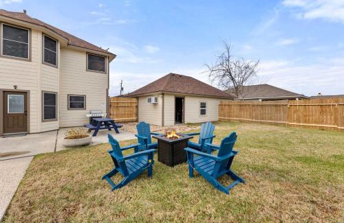 Willis House | Luxurious Home with Huge Pool