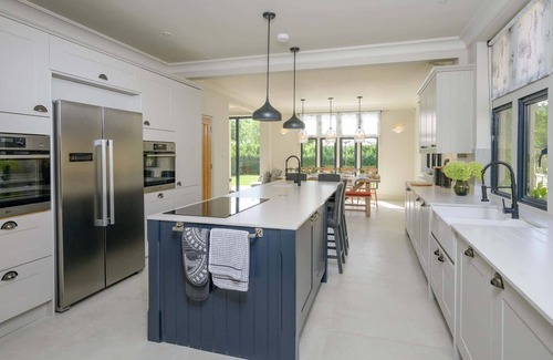 Cheltenham House | Luxurious House, Lodge & Garden, Private Parking