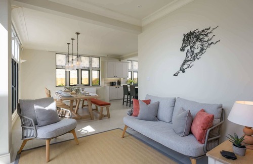 Cheltenham House | Luxurious House, Lodge & Garden, Private Parking